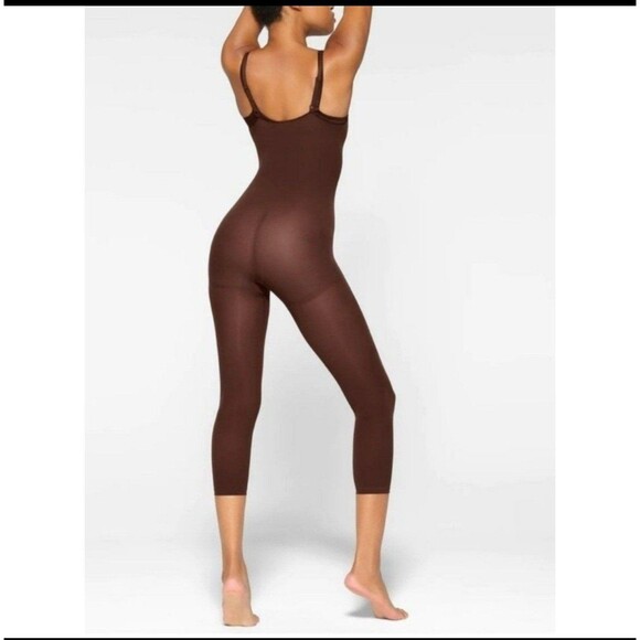 SKIMS Everyday Sculpt Open Bust Catsuit - Picture 4 of 5
